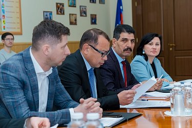 Депутаты будут сообщать о своих заграничных поездках